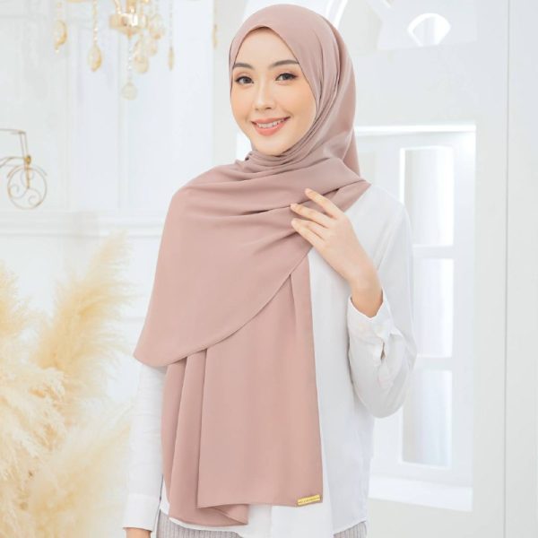 Tyra Curve Shawl - Hazelnut - Image 3