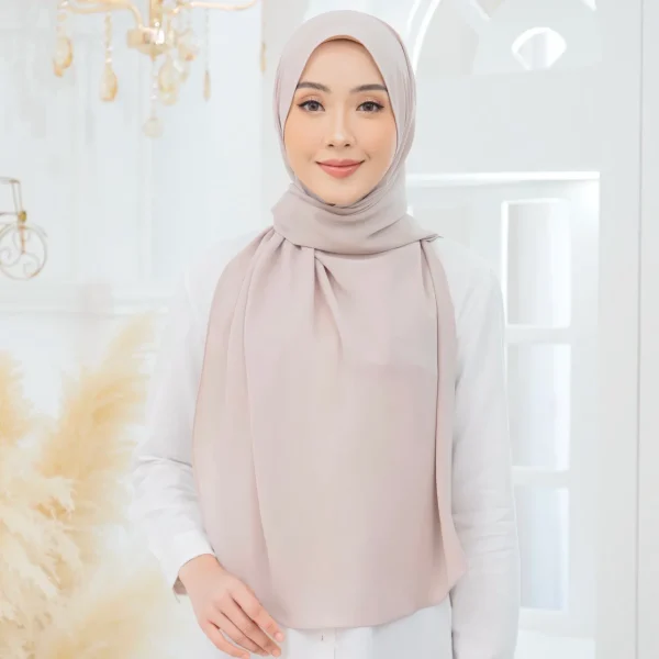Tyra Curve Shawl - Hazelwood