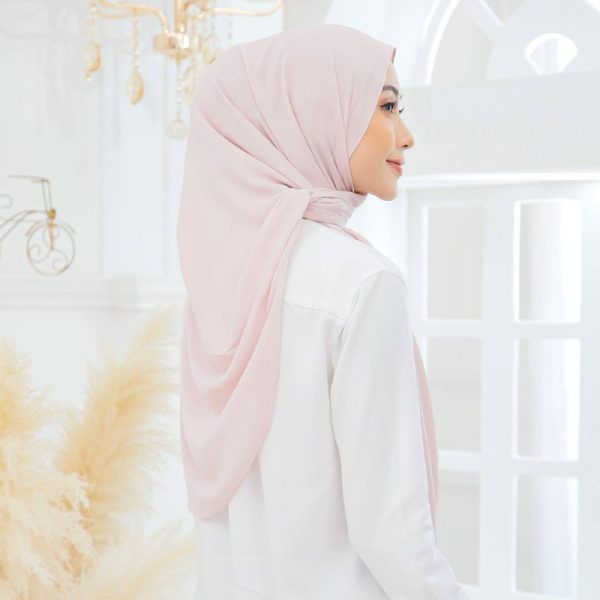 Tyra Curve Shawl - Milkshake - Image 2