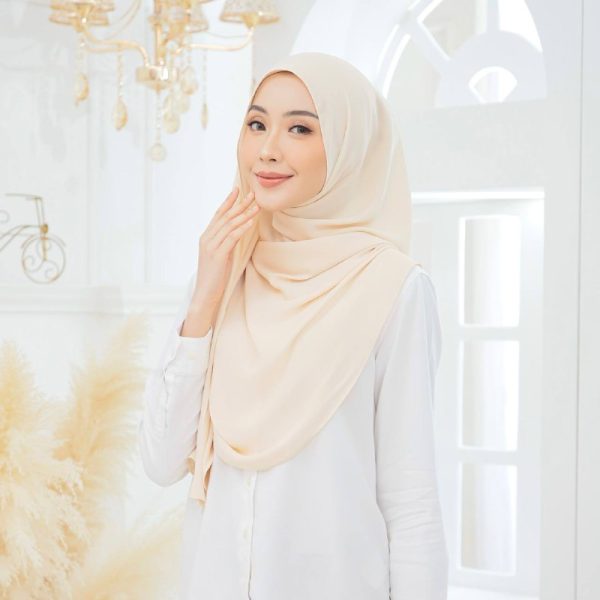 Tyra Curve Shawl - Buttercream - Image 2