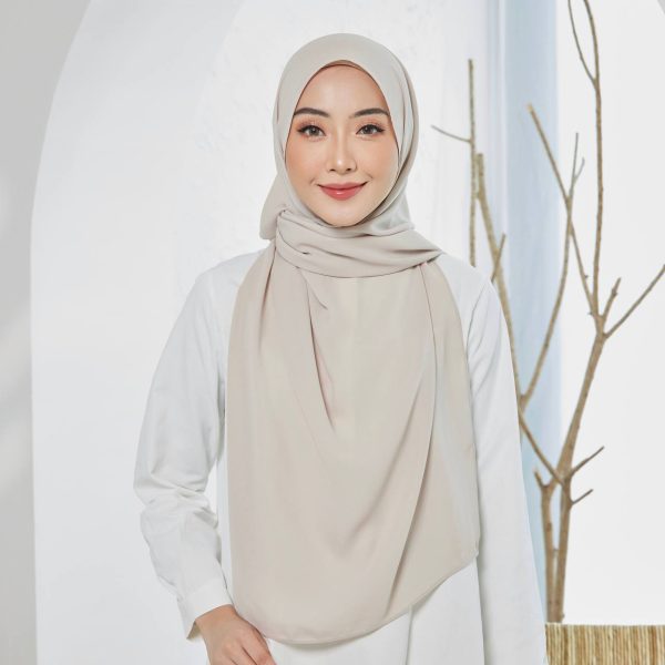 Tyra Curve Shawl - Ivory - Image 3