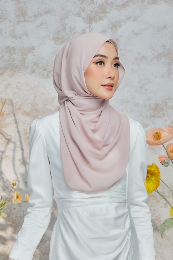 Semi Lazy Shawl - Pavlova - Image 4